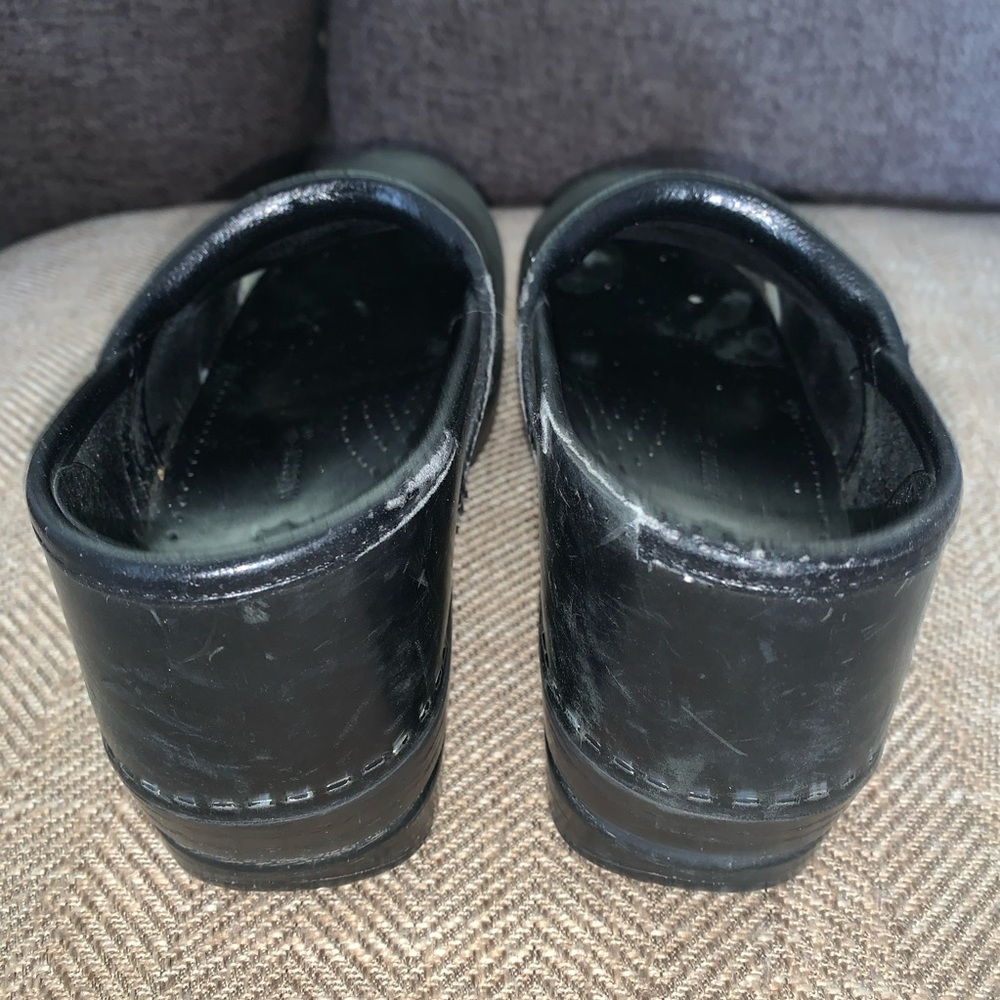 EUC Dansko Clogs Size 39 Narrow. - Picture 6 of 9